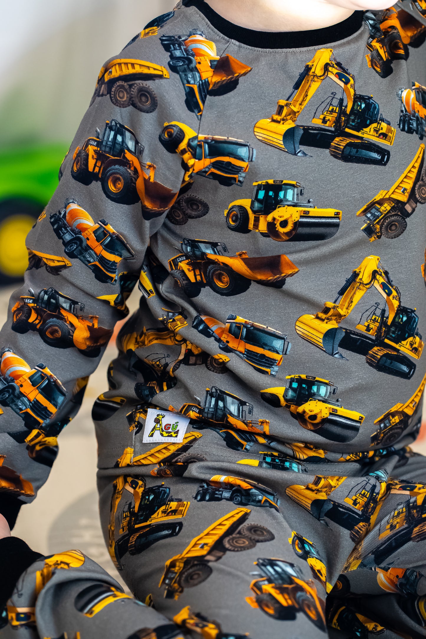 Glænýju fallegu dökkgráu gröfu buxurnar