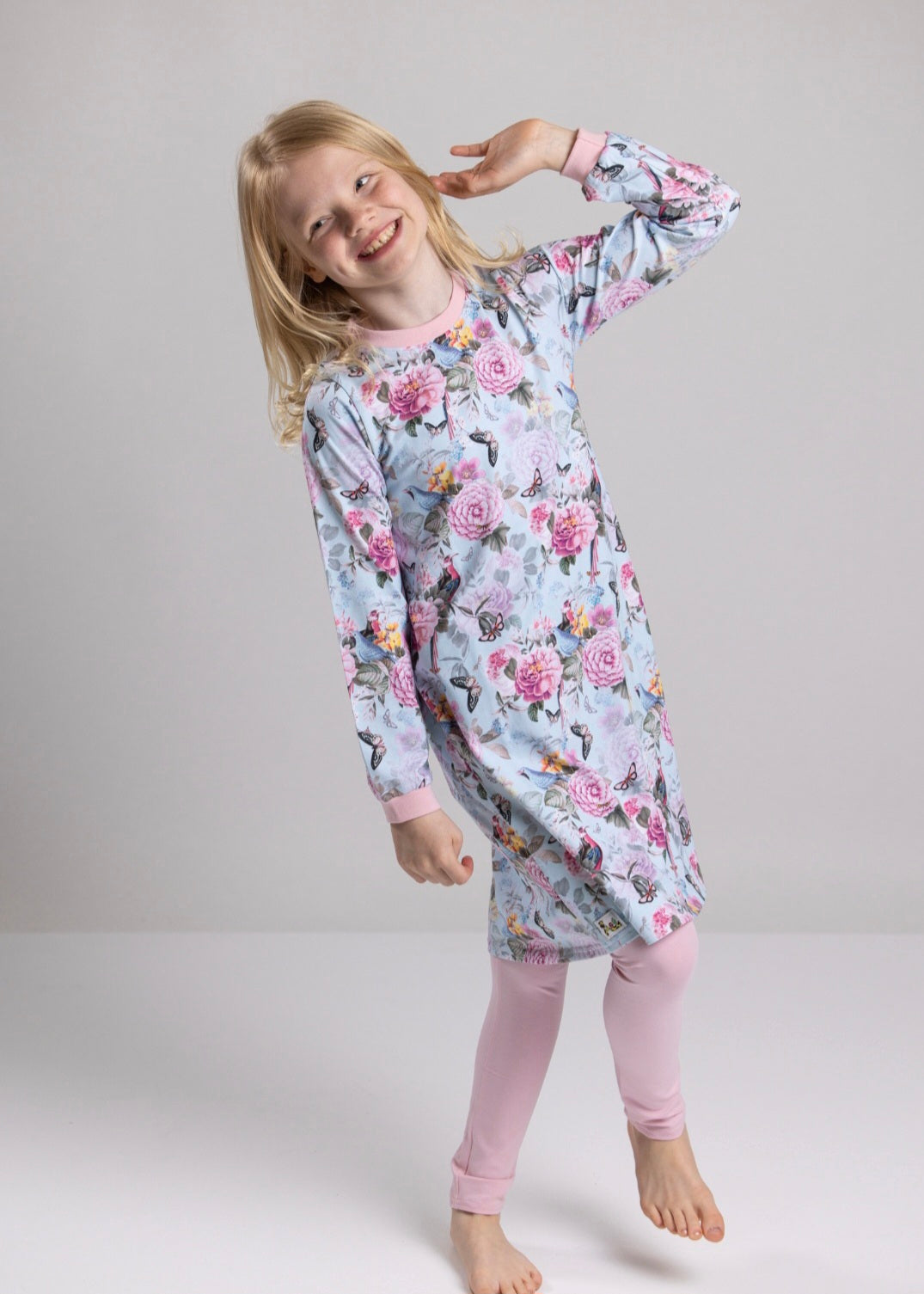 Ljósbláir blóma og fugla kjólar