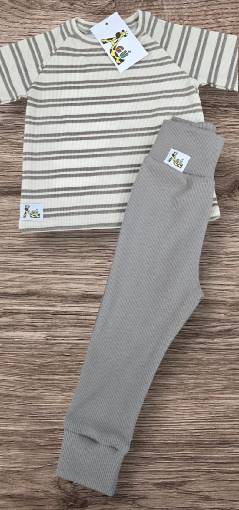 Röndótt Agú rib peysa