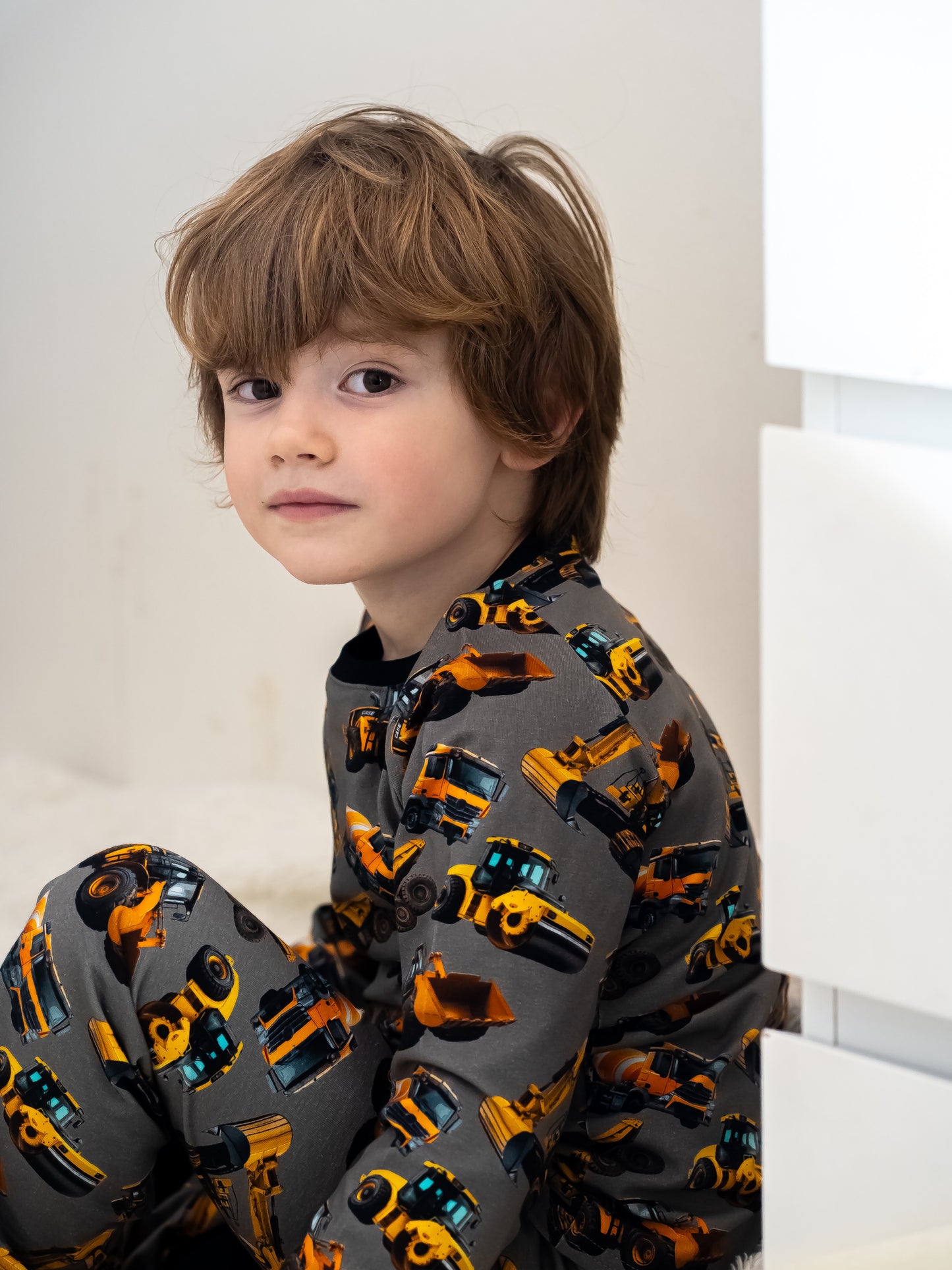 Glænýju fallegu dökkgráu gröfu buxurnar