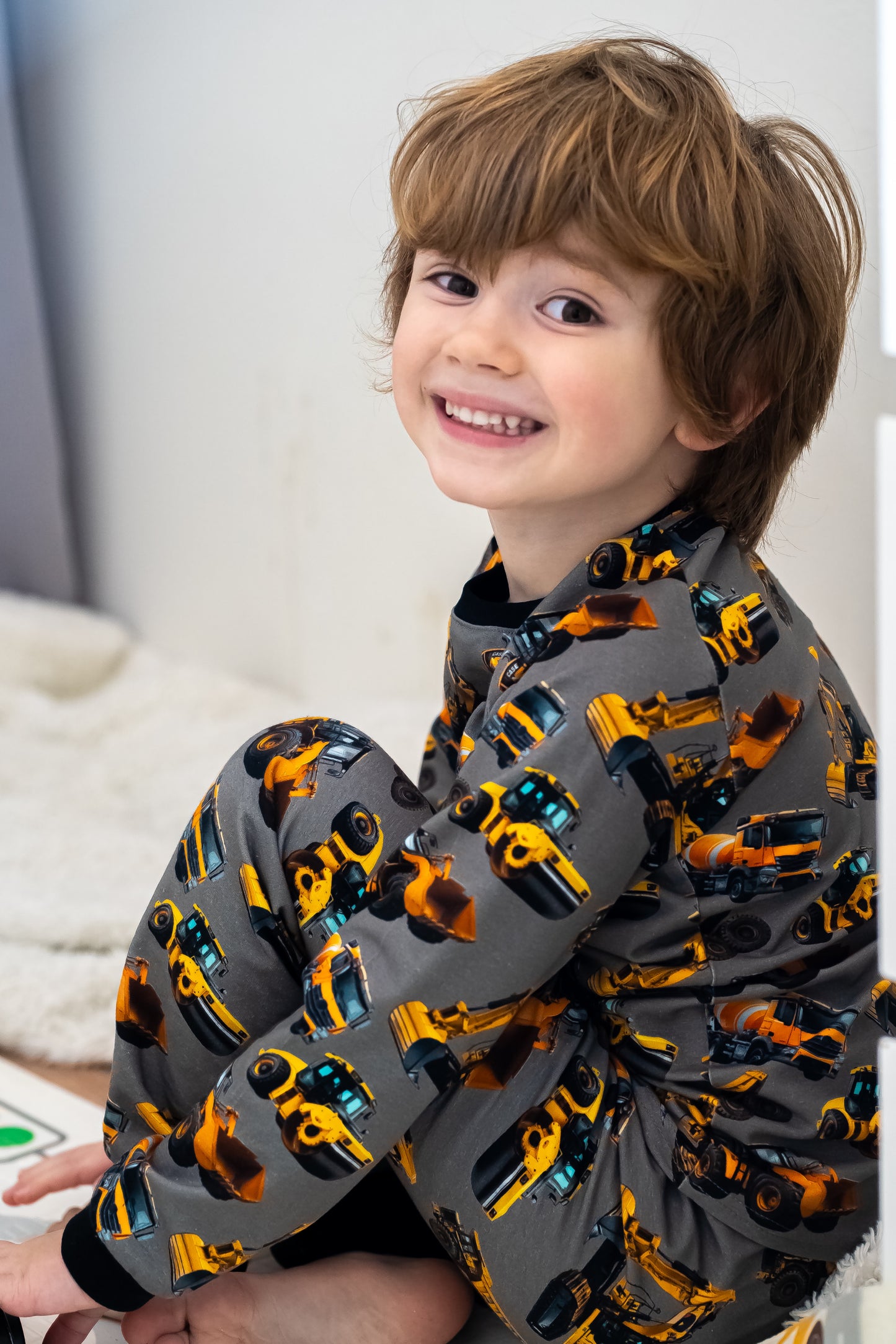 Glænýju fallegu dökkgráu gröfu buxurnar